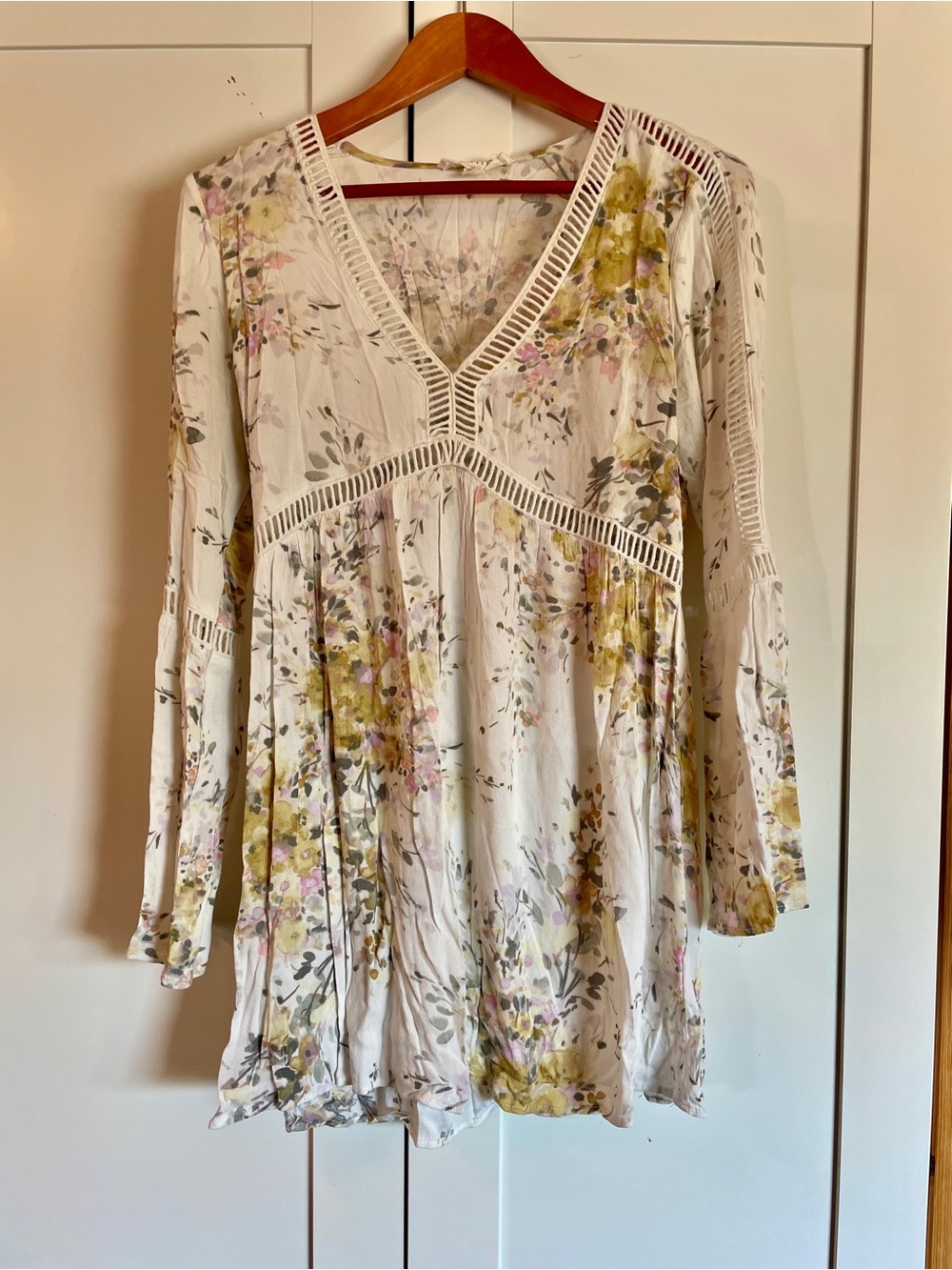 Love Stitch White Floral V-Neck Midi Dress